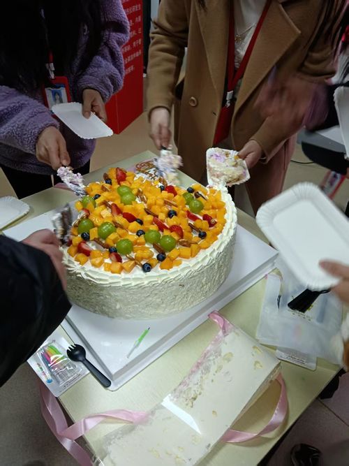 에 대한 최신 회사 뉴스 2025년 3월 10일, 데센은 모든 직원들을 위한 월간 회의를 개최했다.